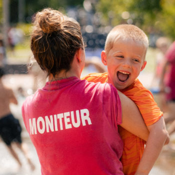 moniteur-avec-un-enfant